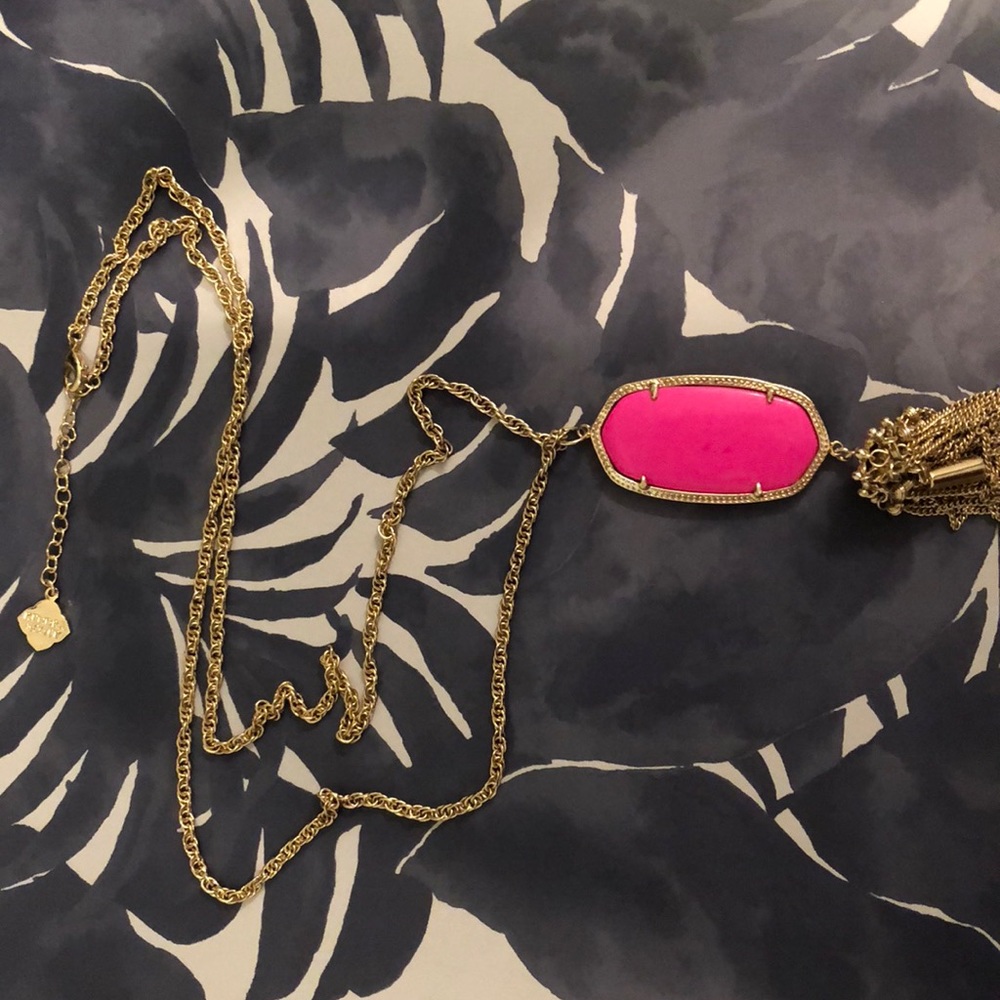 Kendra Scott necklace